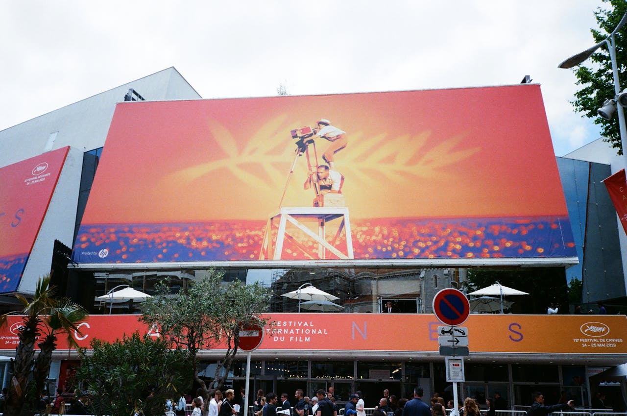 billboard ad - content marketing vs traditional marketing for small businesses